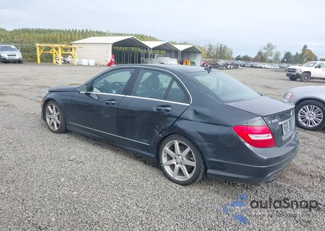 2012 Mercedes-Benz C 300 Luxury 4Matic/Sport 4Matic из США, поврежденный, VIN WDDGF8BB5CA617148